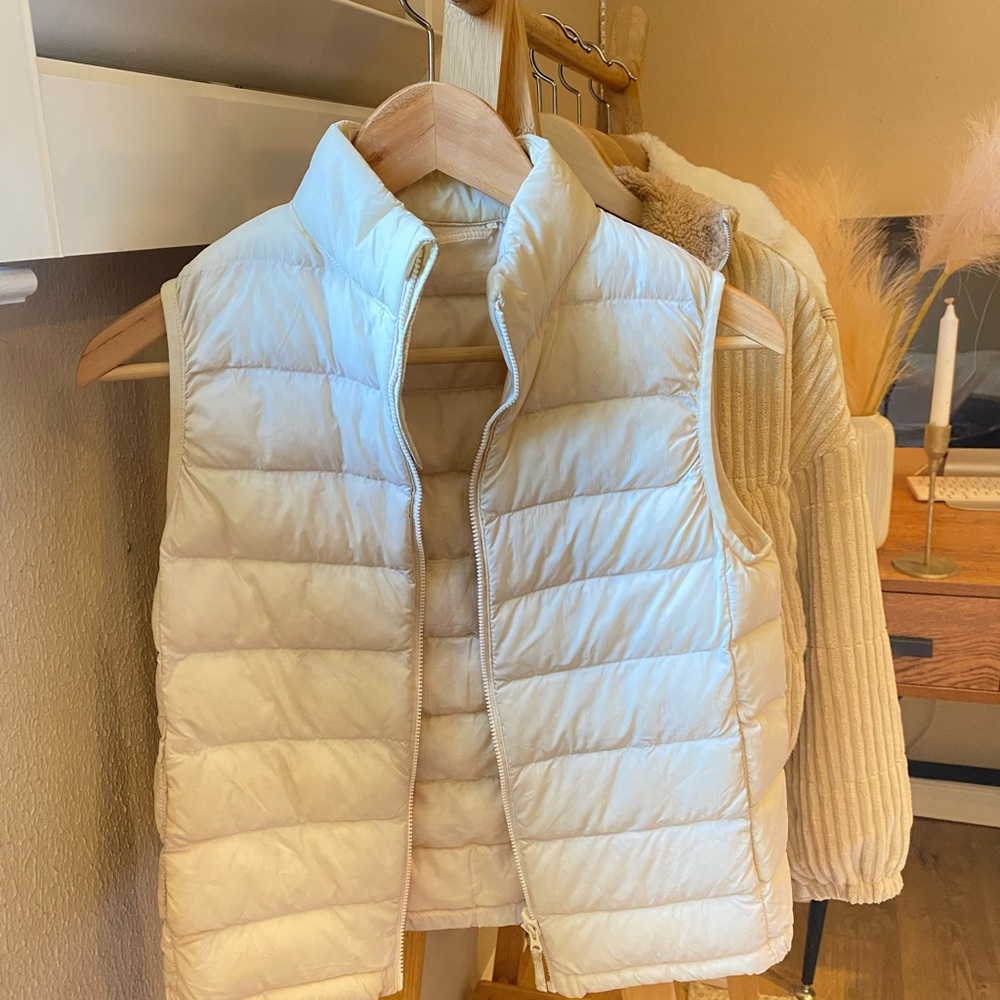 Uniqlo puffer jacket vest